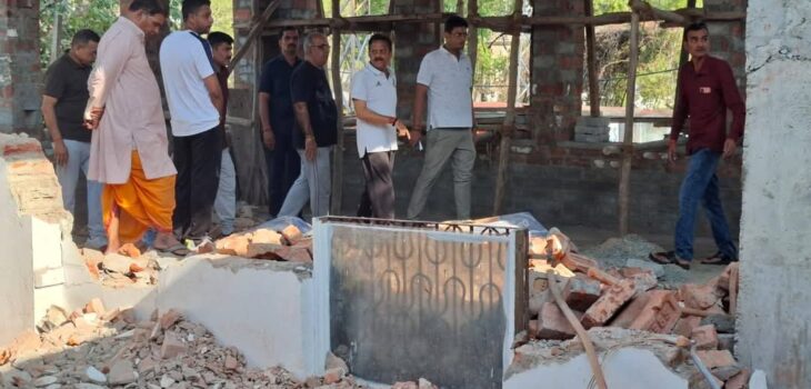 उप मुख्यमंत्री ने श्रीमनकामेश्वर महादेव मंदिर के पुनरूद्धार कार्य का किया निरीक्षण