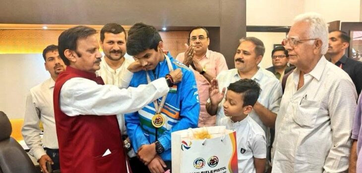 उप मुख्यमंत्री ने प्रतिभाशाली निशानेबाज को किया सम्मानित