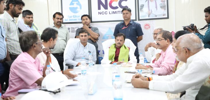 उप मुख्यमंत्री श्री शुक्ल ने जवा विकासखंड में जल जीवन मिशन के प्रचिलत कार्यों की समीक्षा की
