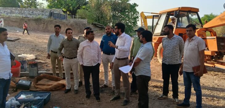 कलेक्टर ने बीहर नदी के क्षतिग्रस्त पुल का किया निरीक्षण