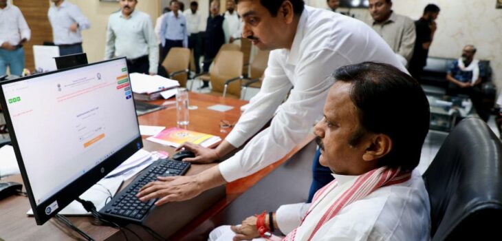 उप मुख्यमंत्री ने स्वयं अपना स्वगणना फॉर्म भरा