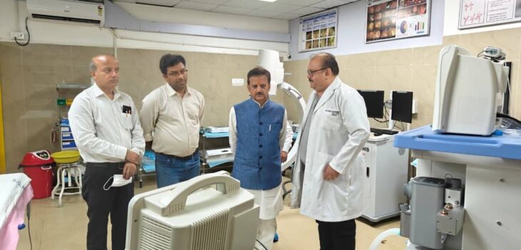 उप मुख्यमंत्री ने स्थापित अत्याधुनिक मशीनों का लिया जायजा