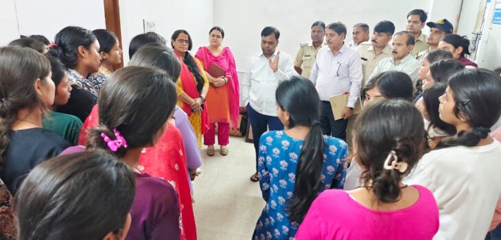 कलेक्टर ने अनुसूचित जाति महाविद्यालयीन कन्या छात्रावास का किया निरीक्षण