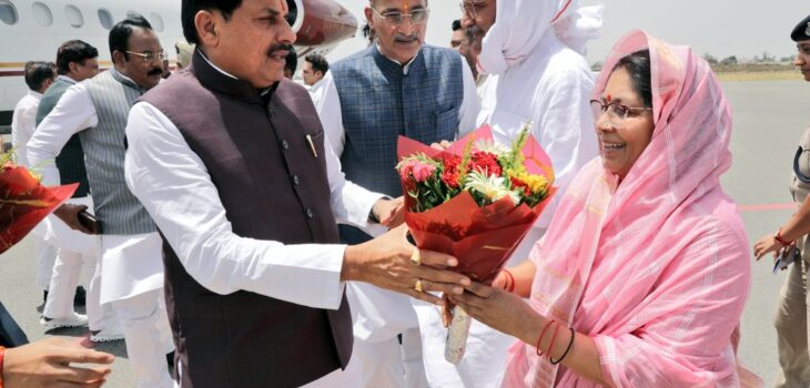 मुख्यमंत्री का रीवा एयरपोर्ट पर किया गया आत्मीय स्वागत