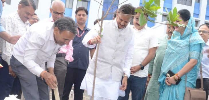 विश्व पर्यावरण दिवस पर उप मुख्यमंत्री ने किया पौधारोपण