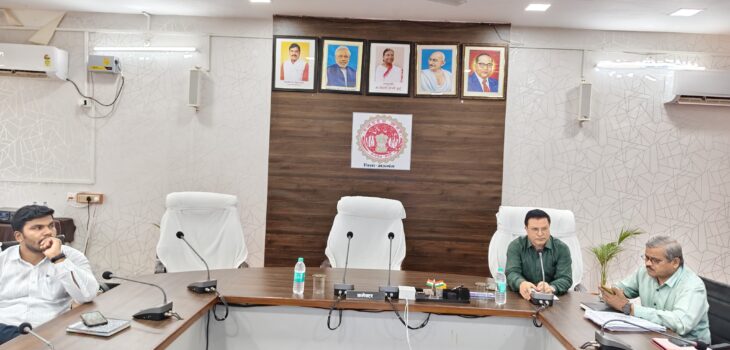 समय-सीमा प्रकरणों की समीक्षा बैठक में अपर कलेक्टर ने दिए निर्देश