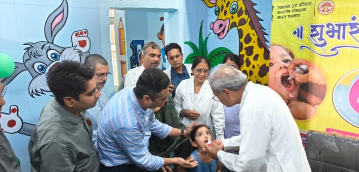 सांसद ने बच्‍चों को पोलियो की खुराक पिलाकर अभियान का किया शुभारंभ