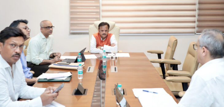 स्वास्थ्य संस्थाओं में गुणवत्तायुक्त दवाओं की समयबद्ध उपलब्धता सुनिश्चित की जाए: उप मुख्यमंत्री श्री शुक्ल