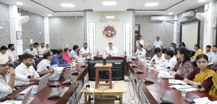 कमिश्नर ने अमृत 2.0 जलप्रदाय योजना एवं मुख्यमंत्री अधोसंरचना विकास के कार्यों की समीक्षा की