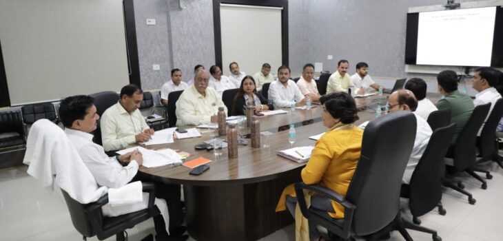 खनिज, आबकारी, परिवहन एवं पंजीयन विभाग शत-प्रतिशत राजस्व संग्रहण करें – कमिश्नर