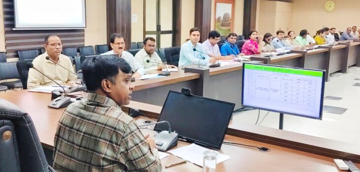 खाद्यान्न का समय पर उठाव और वितरण सुनिश्चित करें – कलेक्टर