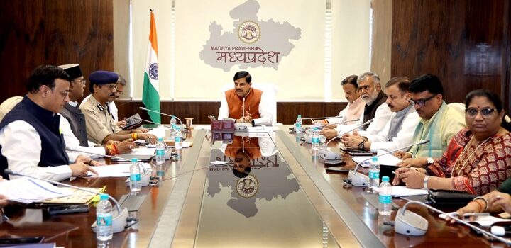 मुख्यमंत्री ने वीडियो कान्फ्रेंसिंग से अधिकारियों को दिए निर्देश