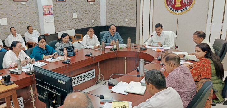 मुख्यमंत्री जी द्वारा की गई घोषणाओं का सभी विभाग शत-प्रतिशत क्रियान्वयन करें – कमिश्नर