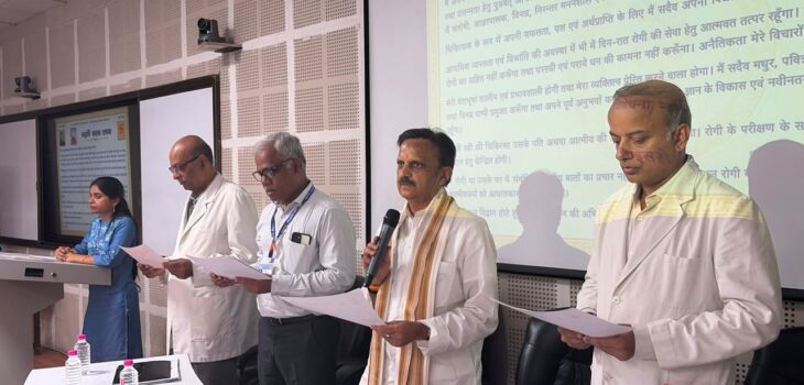 उप मुख्यमंत्री श्री शुक्ल ने नवप्रवेशित विद्यार्थियों को दिलाई चरक शपथ