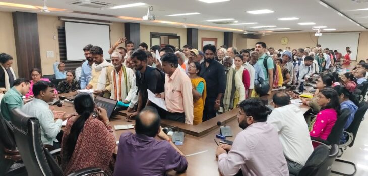 कलेक्टर ने 454 आवेदन पत्रों में की जनसुनवाई
