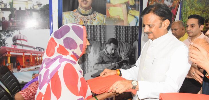 सेवा संकल्प अभियान में उप मुख्यमंत्री ने वृद्धाश्रम में किया बुजुर्गों का सम्मान