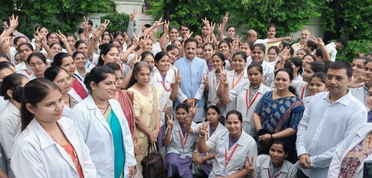 नर्सिंग परीक्षा परिणाम घोषित होने पर विद्यार्थियों ने उप मुख्यमंत्री का जताया आभार