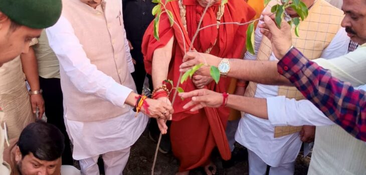 विधानसभा अध्यक्ष तथा उप मुख्यमंत्री ने राम-जानकी मंदिर परिसर में रोपे पौधे