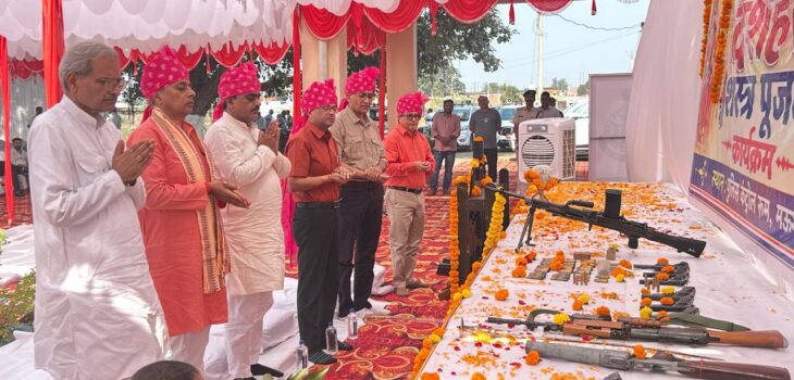 सांसद श्री जनार्दन मिश्र ने मऊगंज में किया शस्त्र पूजन
